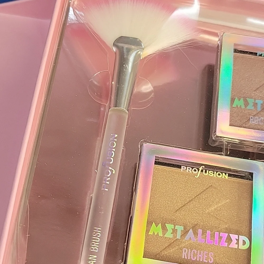 Profusion Metallized Highlighter Trio & Fan Brush New Sealed Packaging